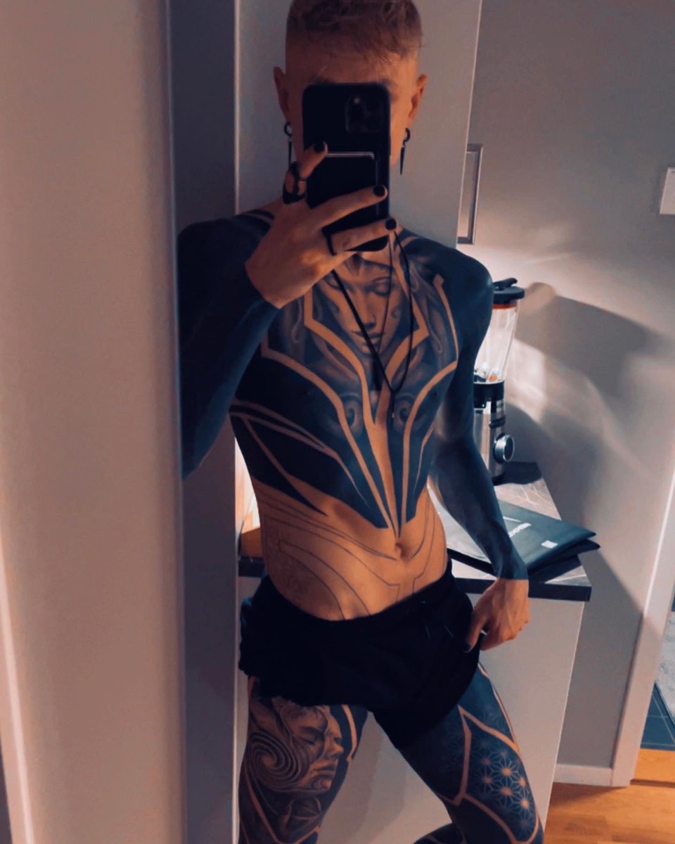 ptt网友热议rekkles纹身全身刺青完能叫黑人吗还是叫刺青人