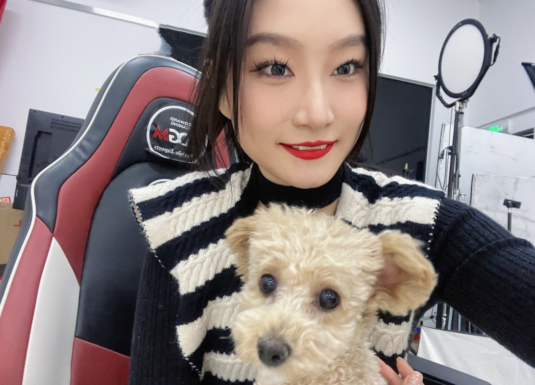 解说一雪晒照：生活在上海EDG.M一定会是很幸福的事！