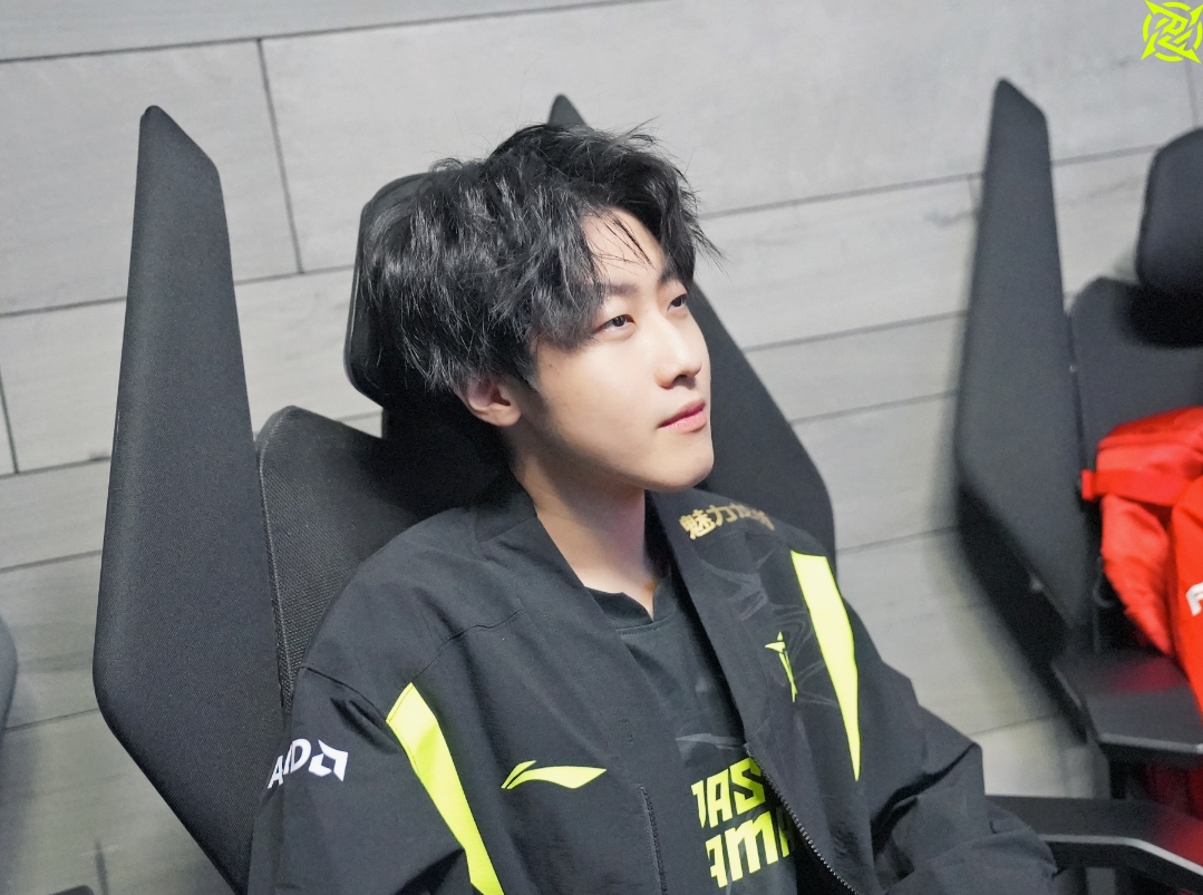 nip战队发布起航赛返图帅气沉稳的zhuo哥