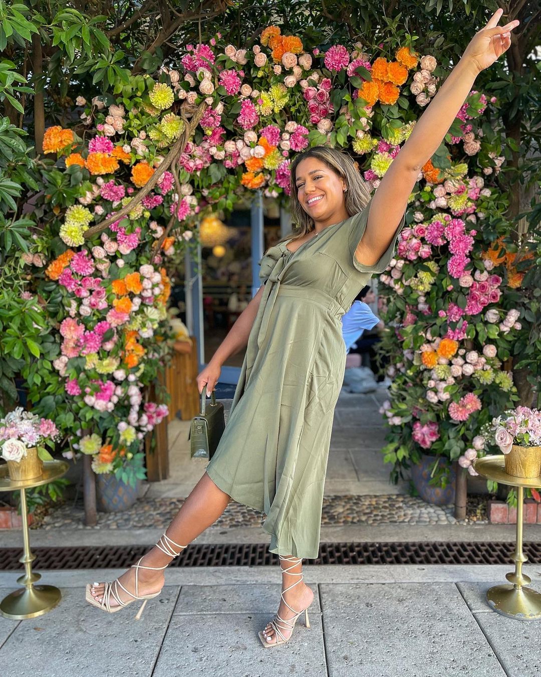 妻子晒外出美照 字母哥大尺度呼唤:😍🍆❤️快来🍆👀-直