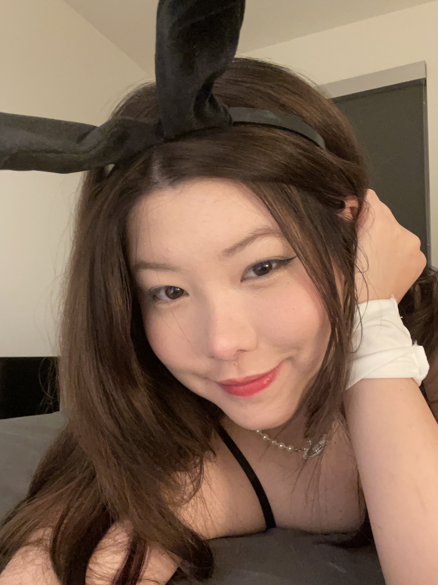 LPL英文流美女解说Mayumi更新动态：兔年快乐
