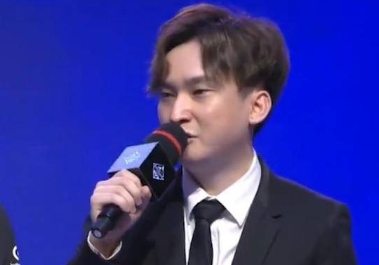 尴尬了！Karsa与侯爷锐评白色月牙BP：这算空BAN了吧有意义吗