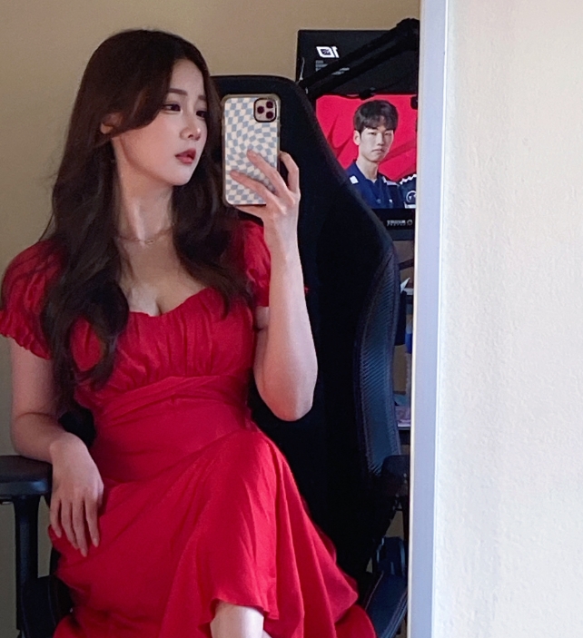 解说kitty晒照举高高