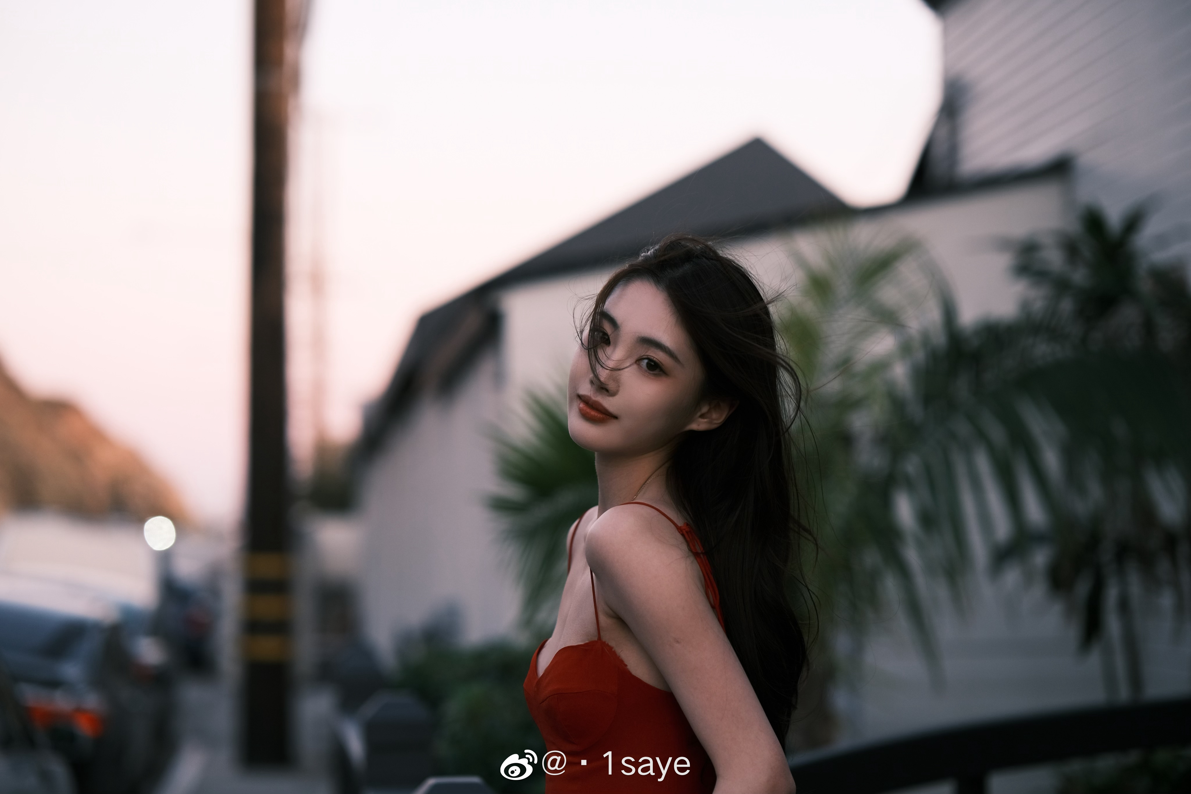 ming绯闻女友1saye晒出美图冲浪