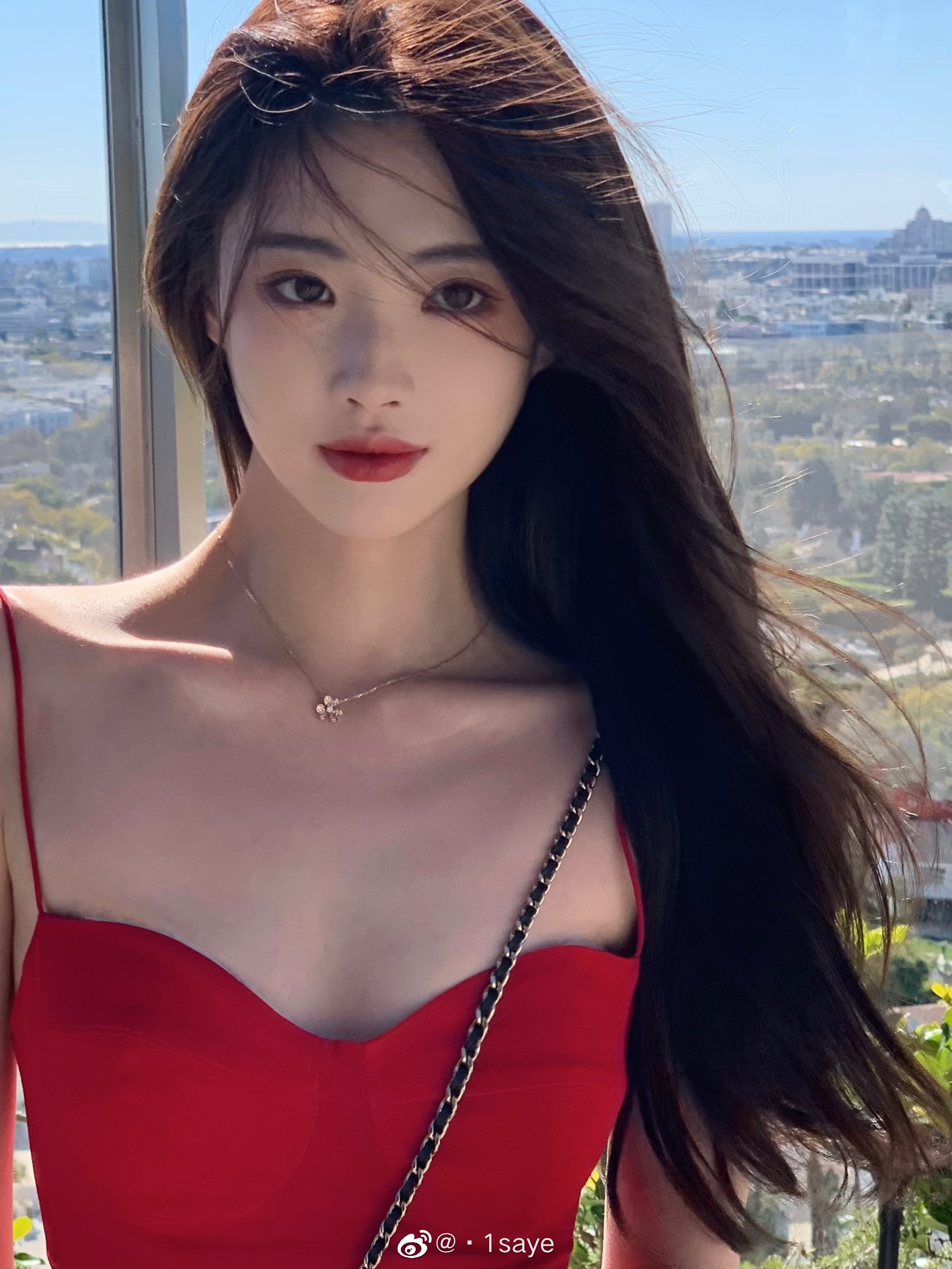 ming绯闻女友1saye晒出美图冲浪