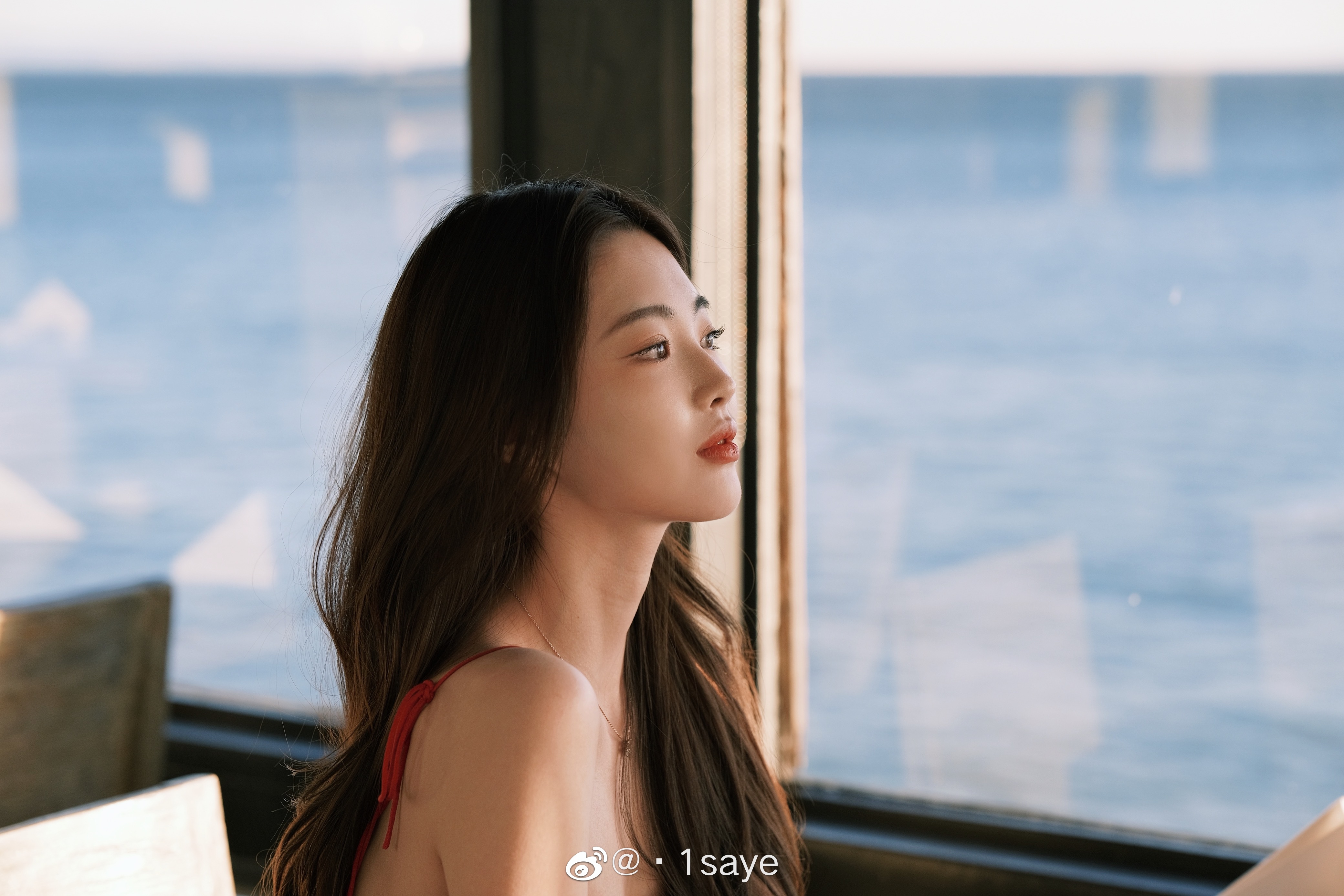 ming绯闻女友1saye晒出美图冲浪