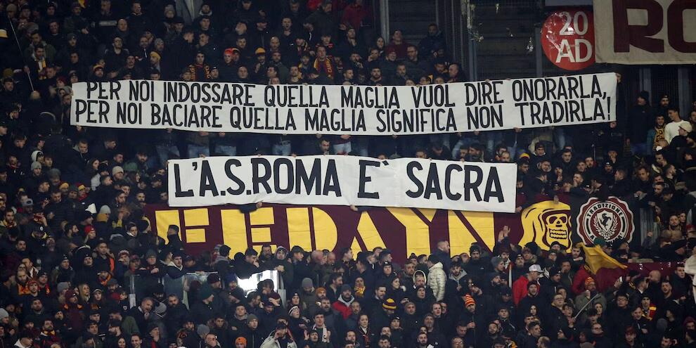 罗马球迷打出标语针对扎尼奥洛：穿上这件球衣意味着尊重绝不背叛