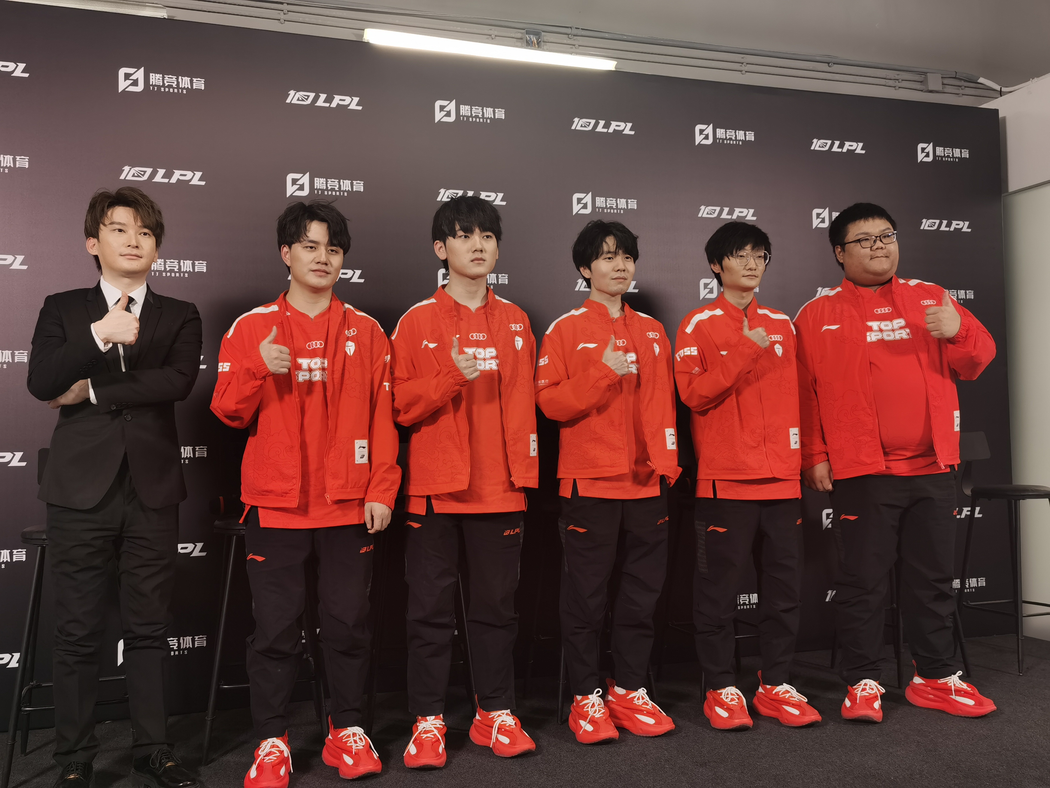 TES赛后群访Qingtian：当时没想过要1v3，操作成功后队友都在叫