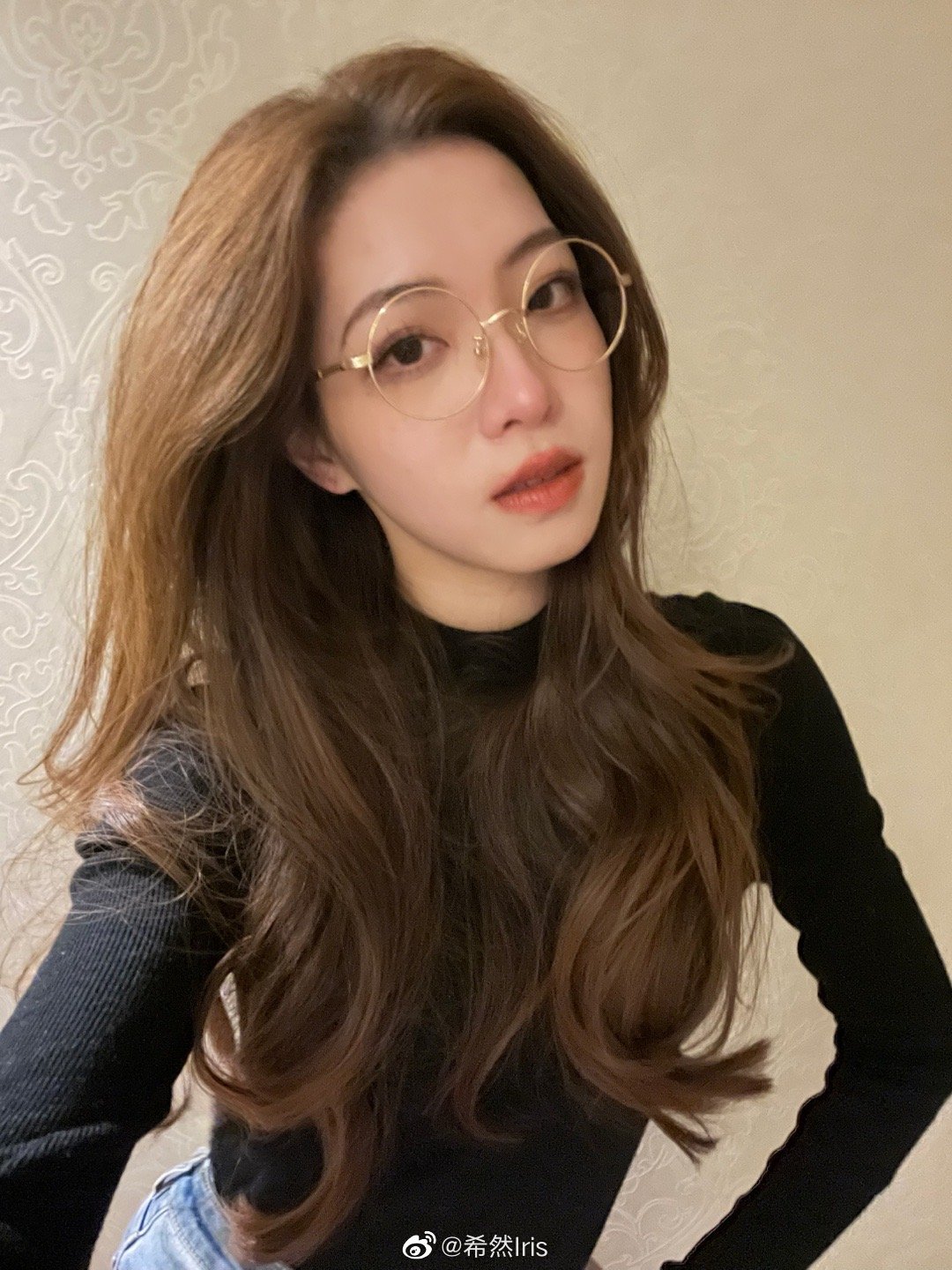 主持希然晒照：尝试一些很新的乔布斯造型
