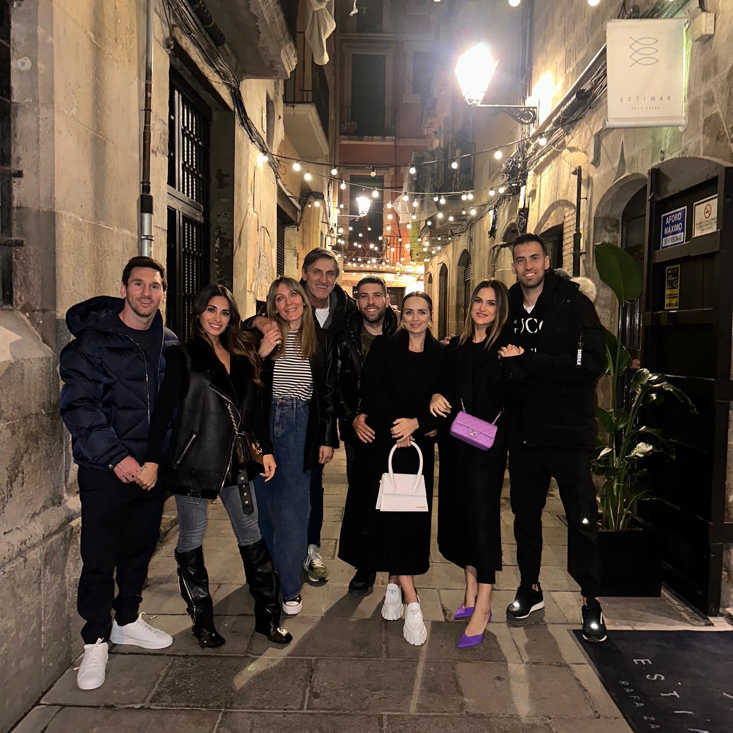 世体：梅西与布斯克茨、阿尔巴一家在巴塞罗那共进晚餐