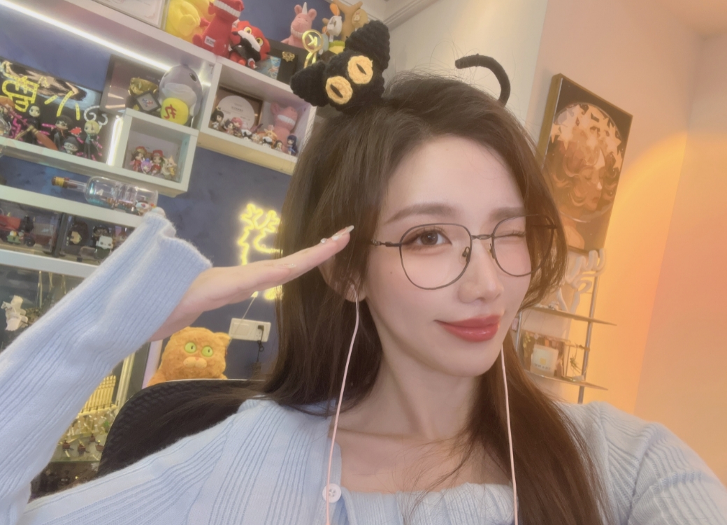 解说小鹿晒照：答案在明天每天的明天