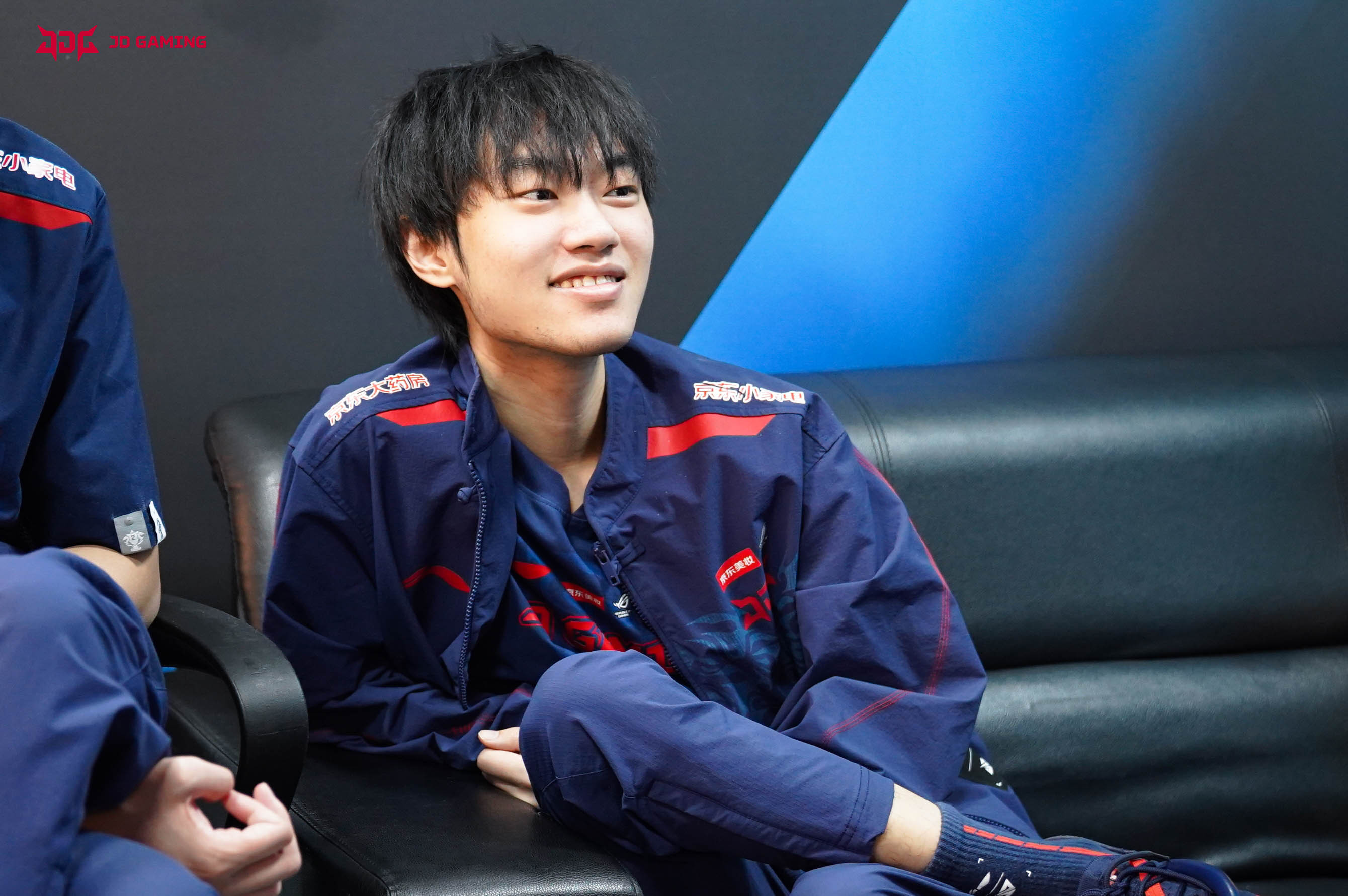 只会打顺风局?对位压制 团战隐身 如何评价knight今日发挥?-直播吧