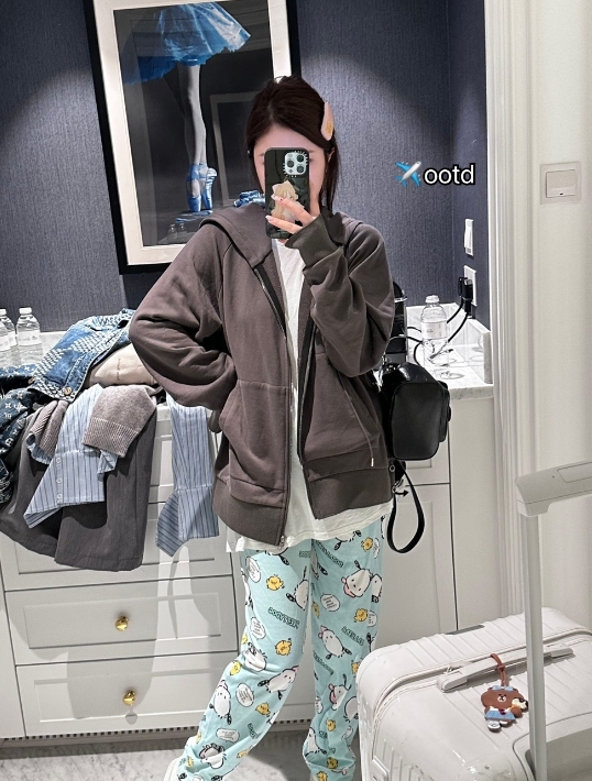 Letme妻子啾咪晒照：甜妹粗现