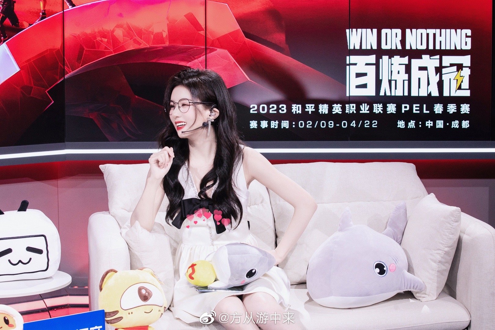 pel主持小游晒照永远的少女们节日快乐