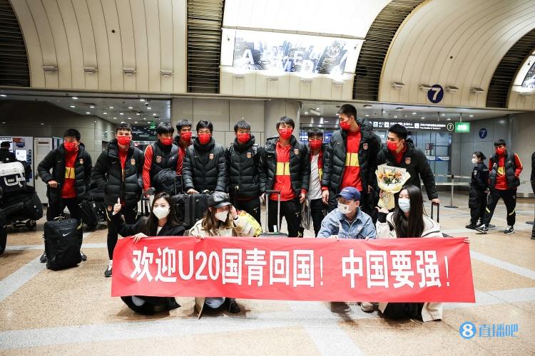 国青替补球员在场下同样也可以进步我们的心始终和全队在一起