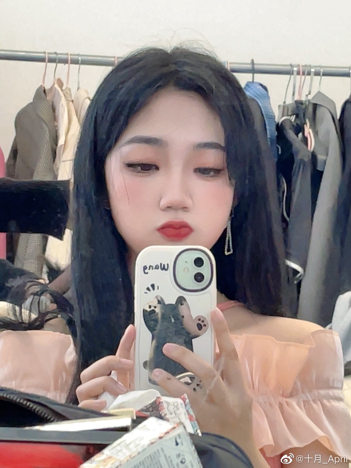 主持十月晒照：点击查询今日Wink