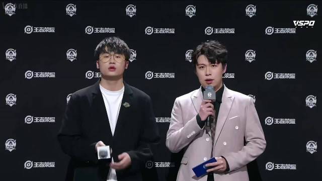 赛后采访WB花楼：清融有些英雄在节奏上还是给了很多压力