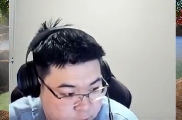 韦神泪洒直播间！回应与前队友王欣隔阂：我和他打的时候给他当狗