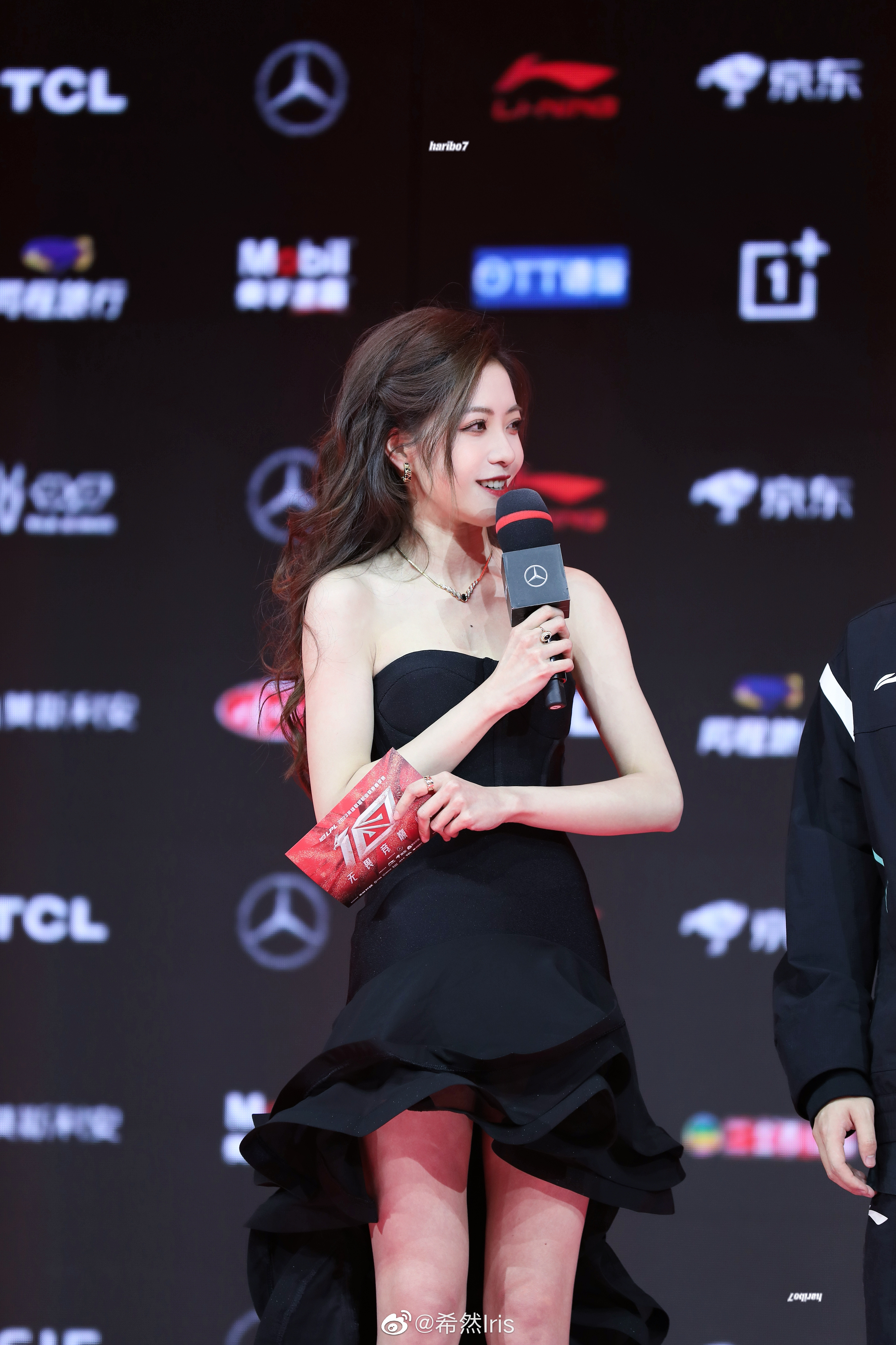 主持希然晒照黑玫瑰71