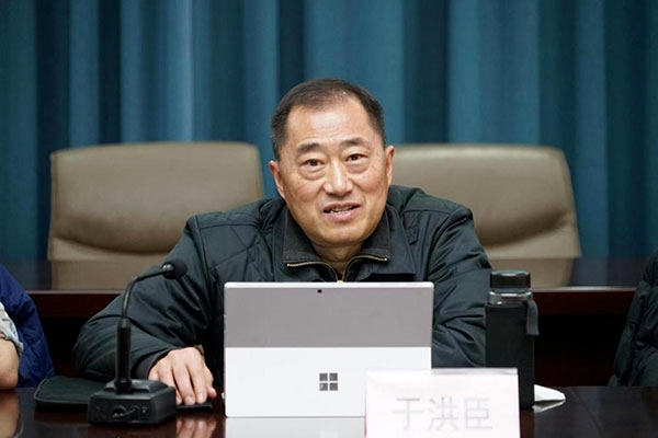 上次足坛扫黑时，于洪臣曾表示：行业最高领导者犯错让人痛心