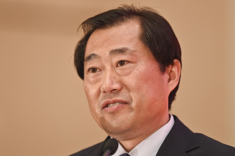 于洪臣2017年就曾被报道遭人举报存在财务、收礼问题