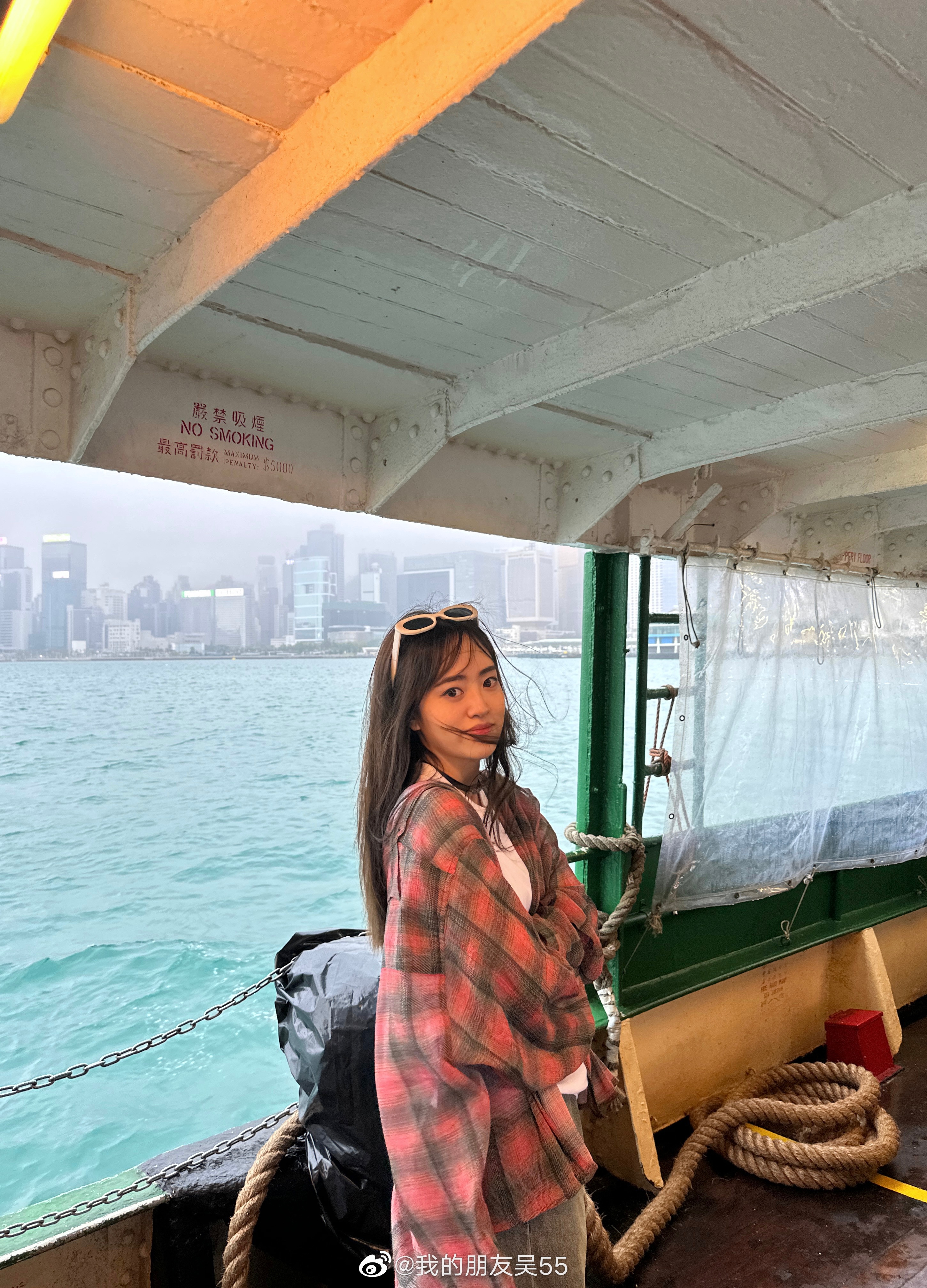 JackeyLove女友五五近照：打卡一下香港