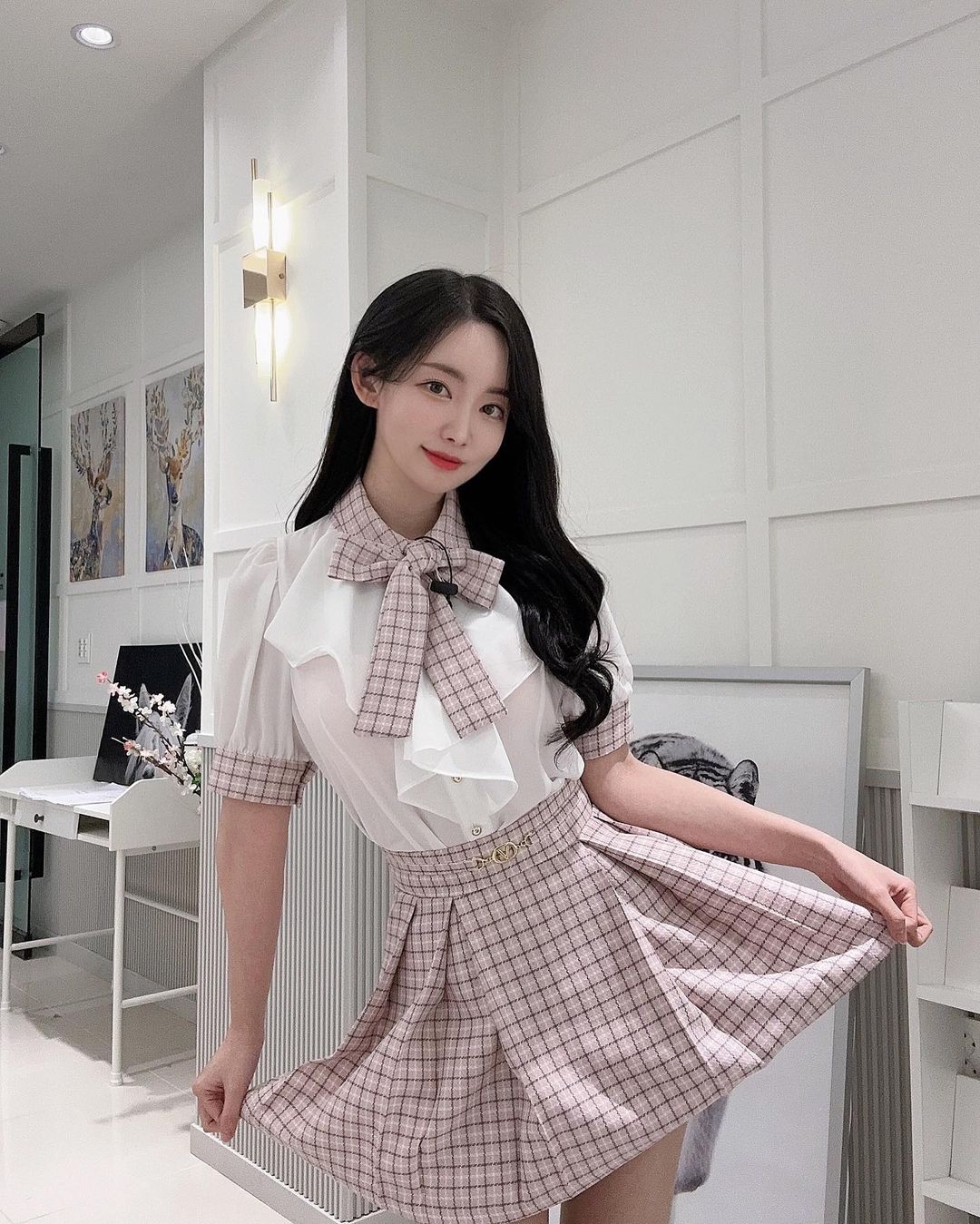PUBG美女主持郭敏善晒照:知性大姐姐