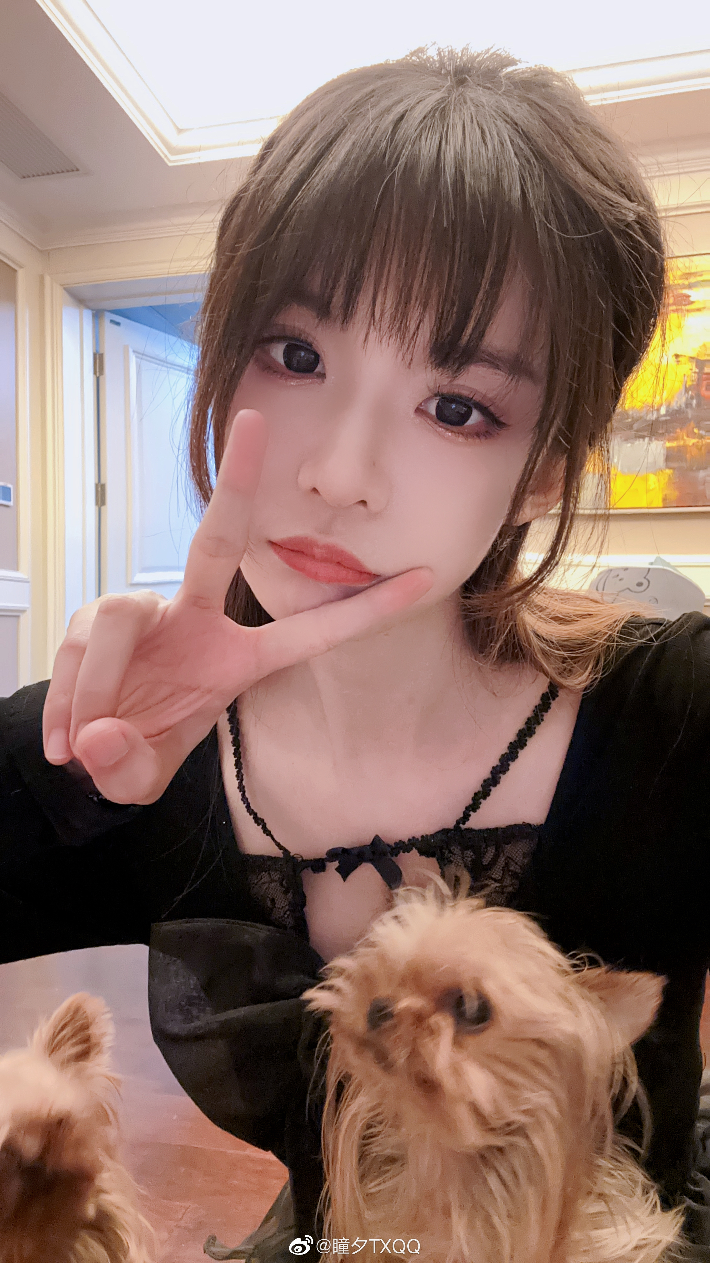 解说瞳夕晒照给你一个小心心