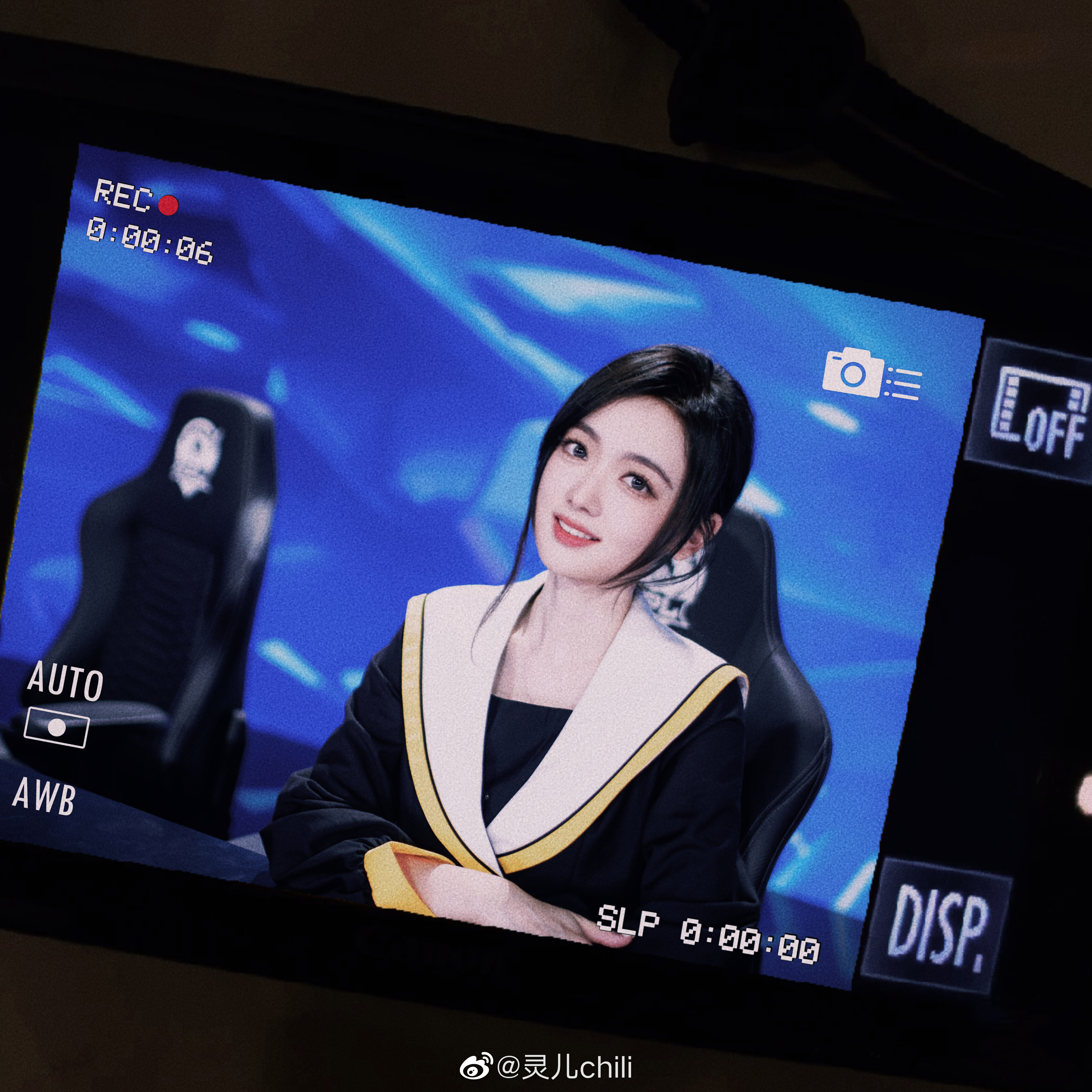 解说灵儿晒照：身着狼队联名JK灵动优雅