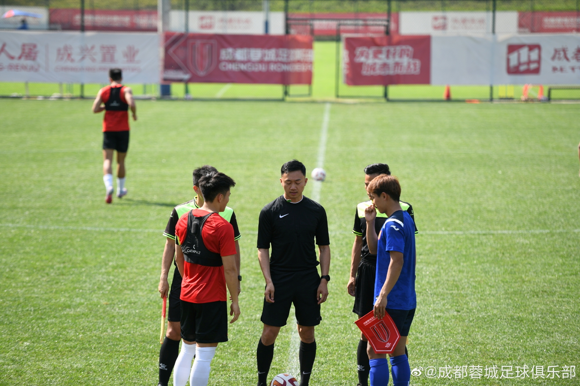 官方：成都蓉城球员周定洋当选中超第34轮最佳球员-直播吧