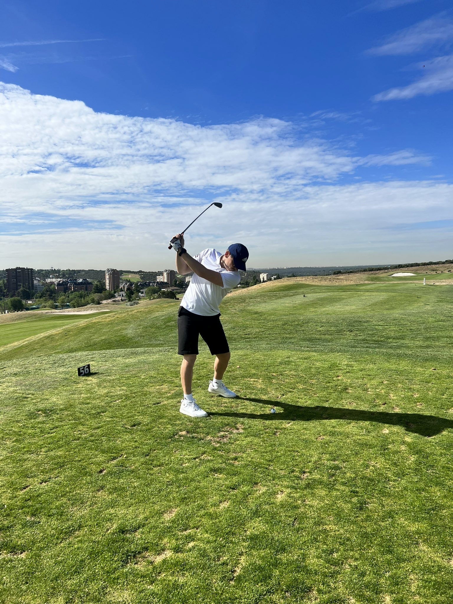 退役生活轻松惬意,卡西利亚斯社媒晒打高尔夫球日常