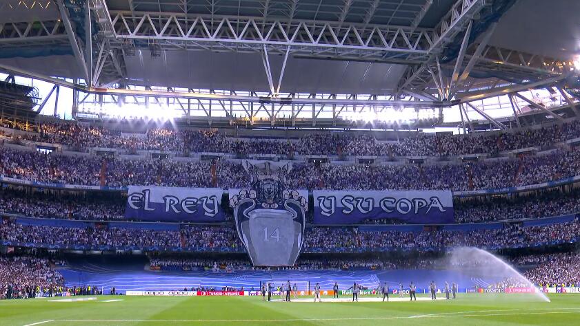 皇马球迷展示巨幅tifo国王和他的14座欧冠奖杯