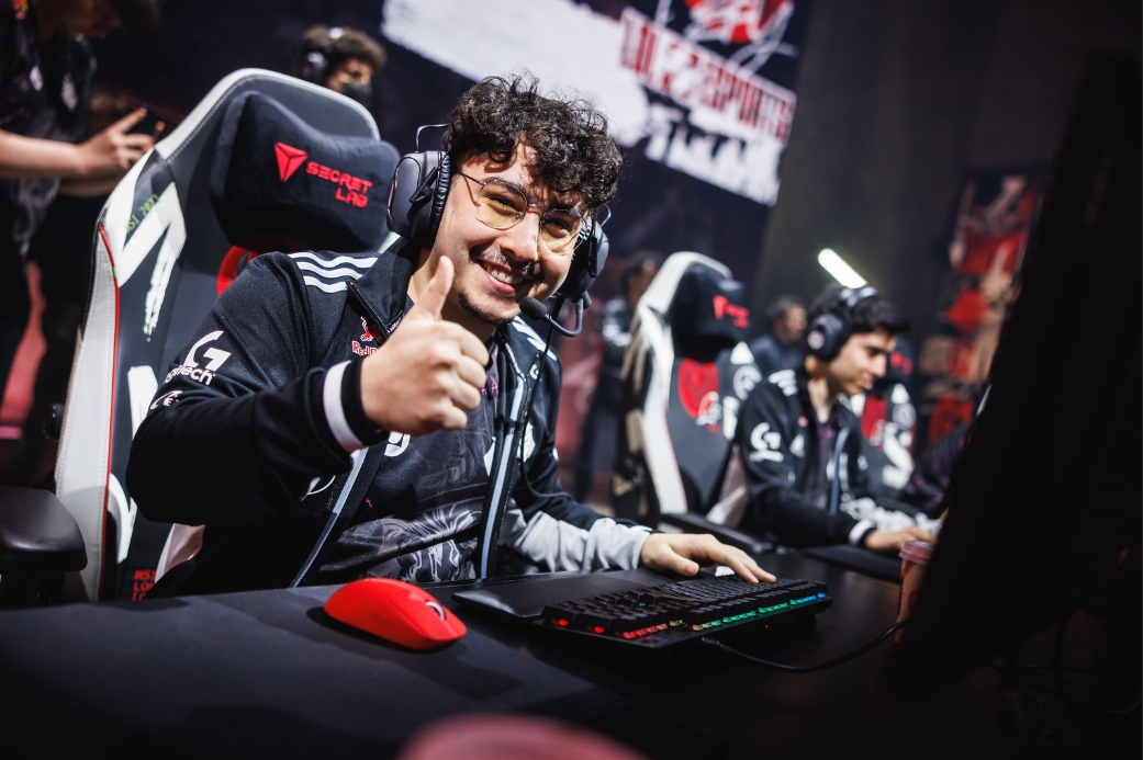 topfather发挥稳定brokenblade进可攻退可守表现亮眼带队取胜