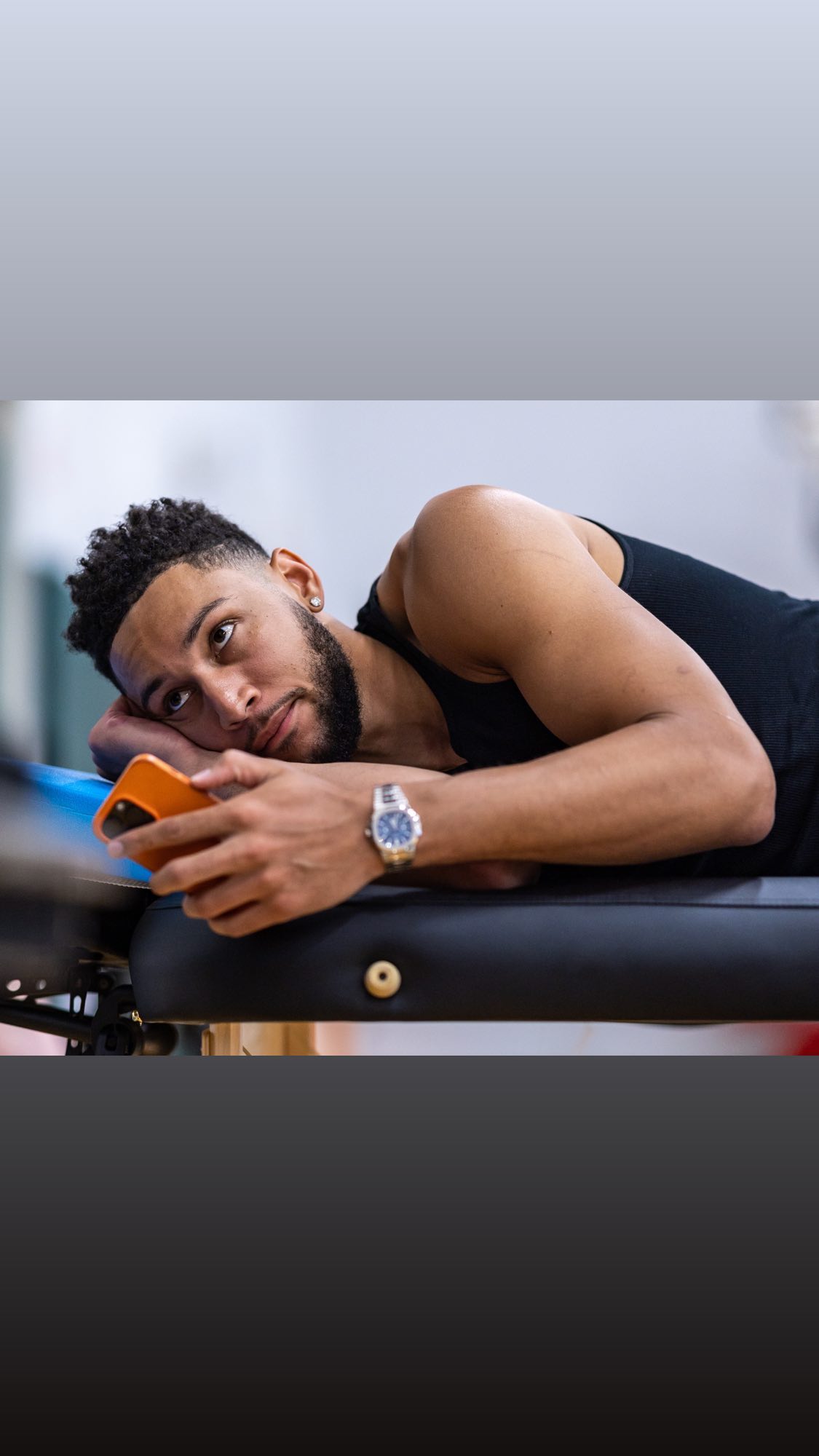 球打得不多但身材保持得很好本西蒙斯晒个人近照