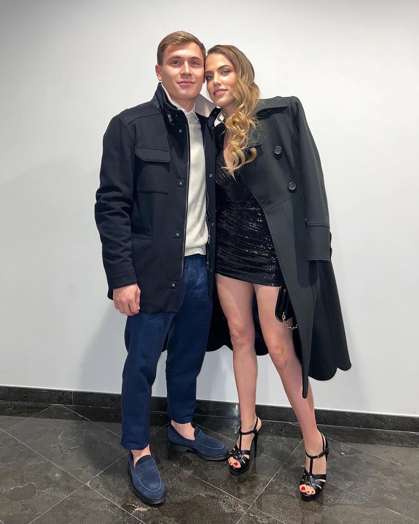 迪马尔科妻子↓邓弗里斯女友↓卢卡库女友↓(应吧友诉求补发)