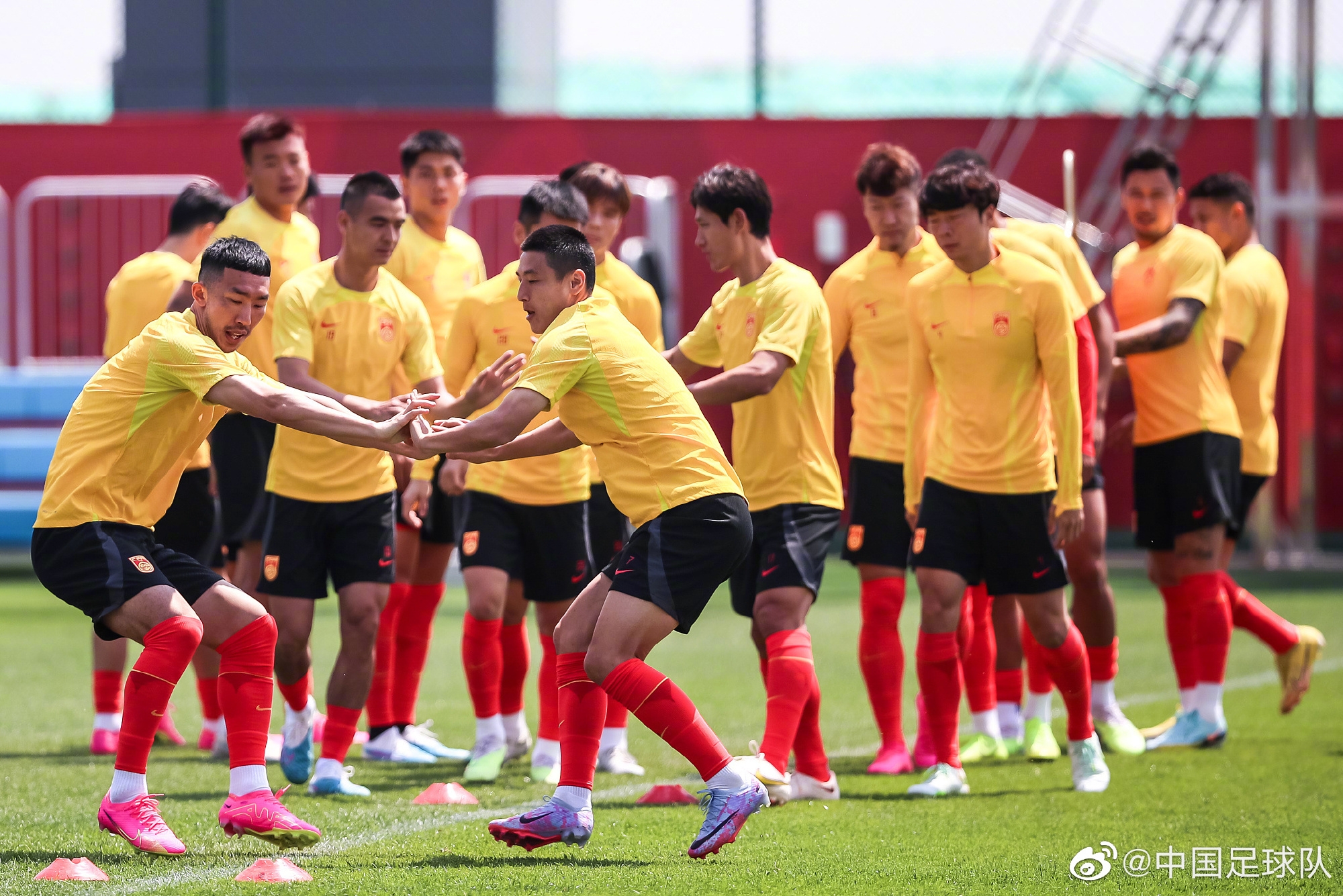 北京时间6月16日18:30,中国国家男子足球队将在大连梭鱼湾足球场对阵