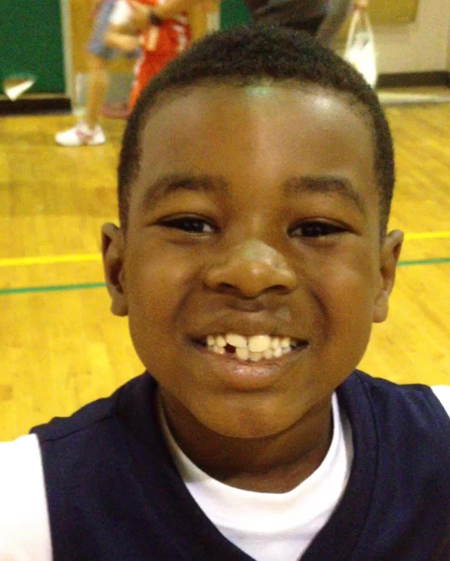 真是亲奶奶詹姆斯母亲晒照祝布莱斯生快两张丑照吸睛