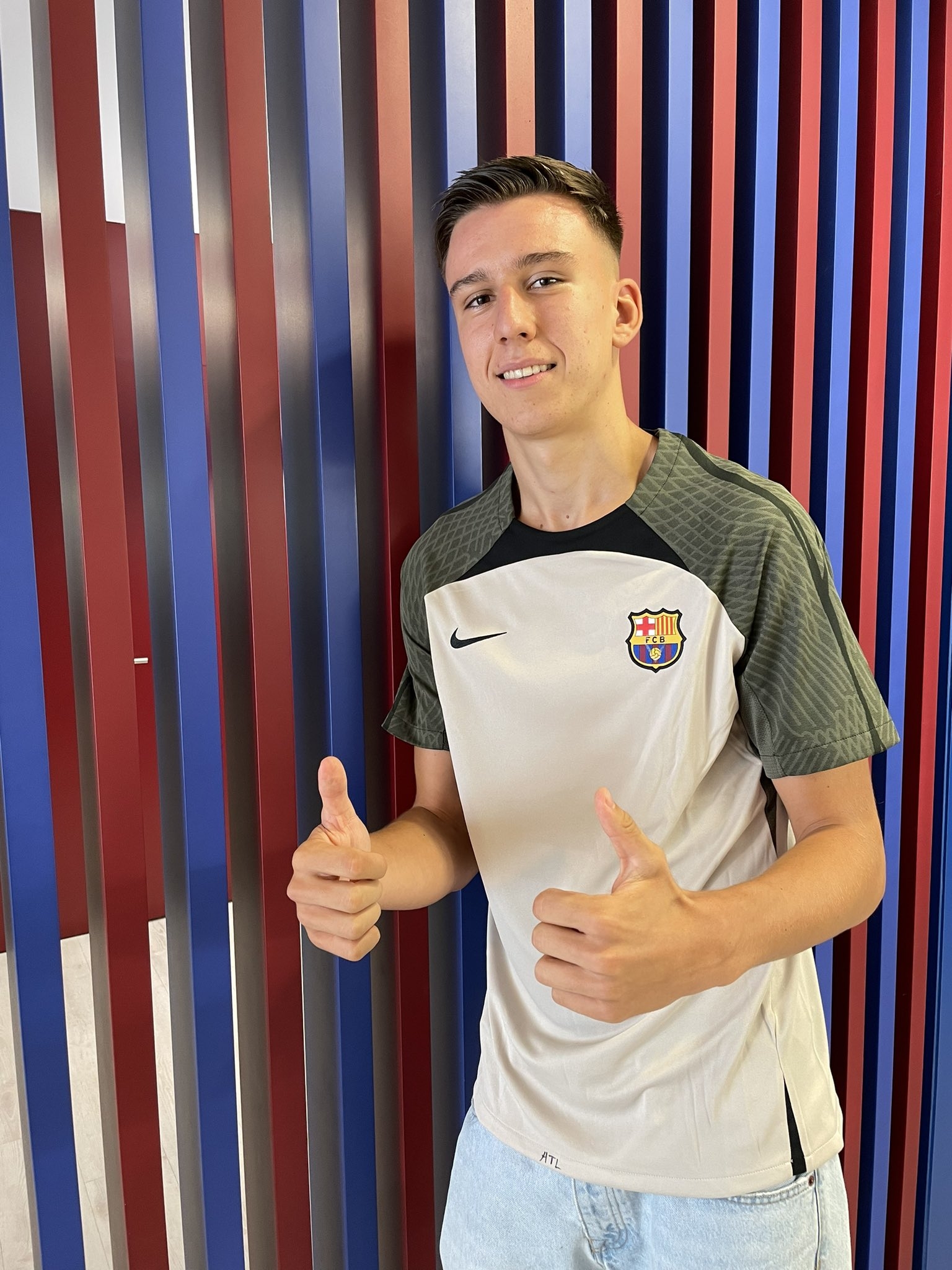 世体：拉玛西亚签下瑞士草蜢16岁天才后卫埃曼-科斯波，签约三年