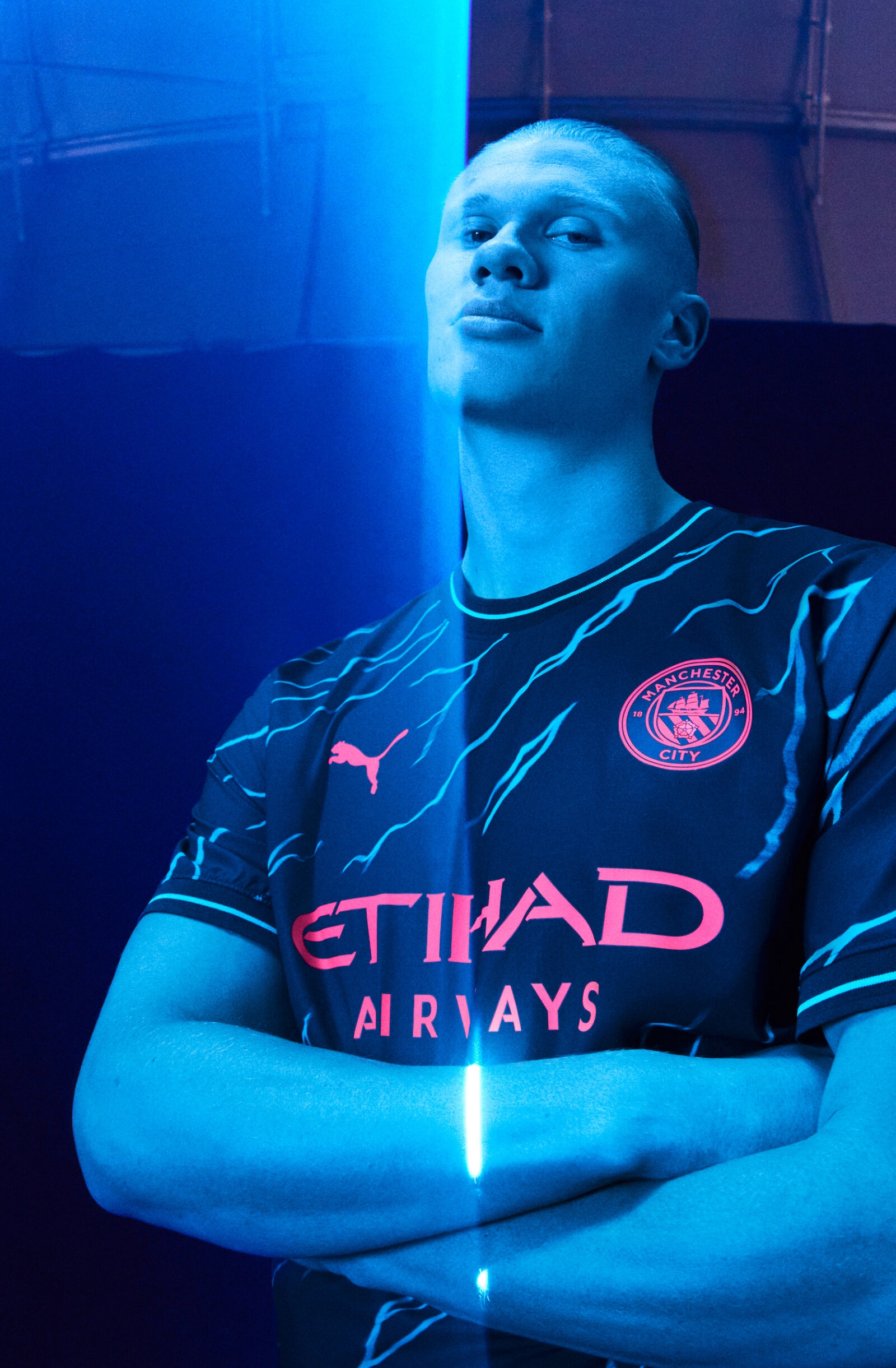 曼城公布新赛季客场球衣:哈兰德,格拉利什出镜-直播吧