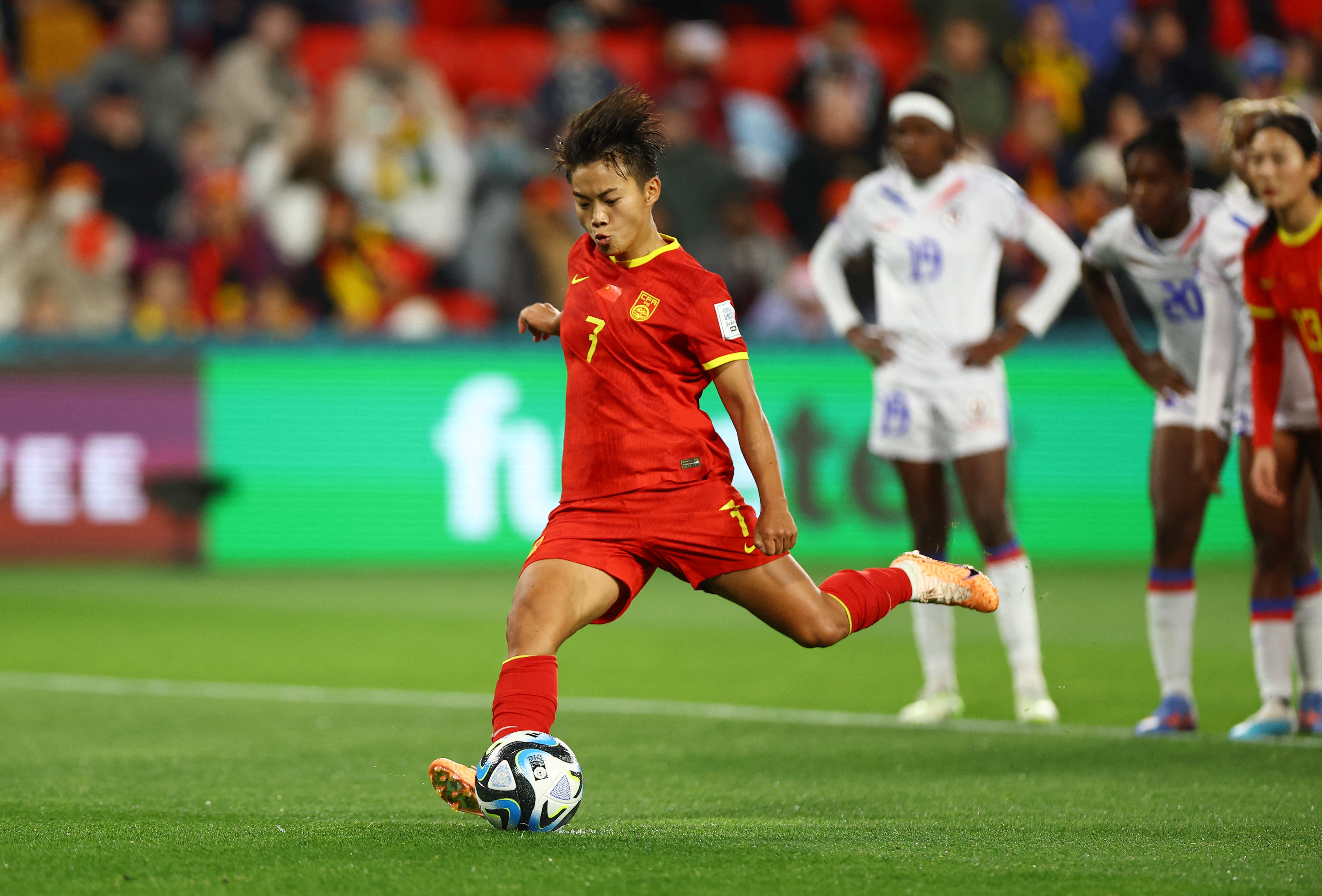 霸气十足力挽狂澜来看看本场激情滑跪的王霜