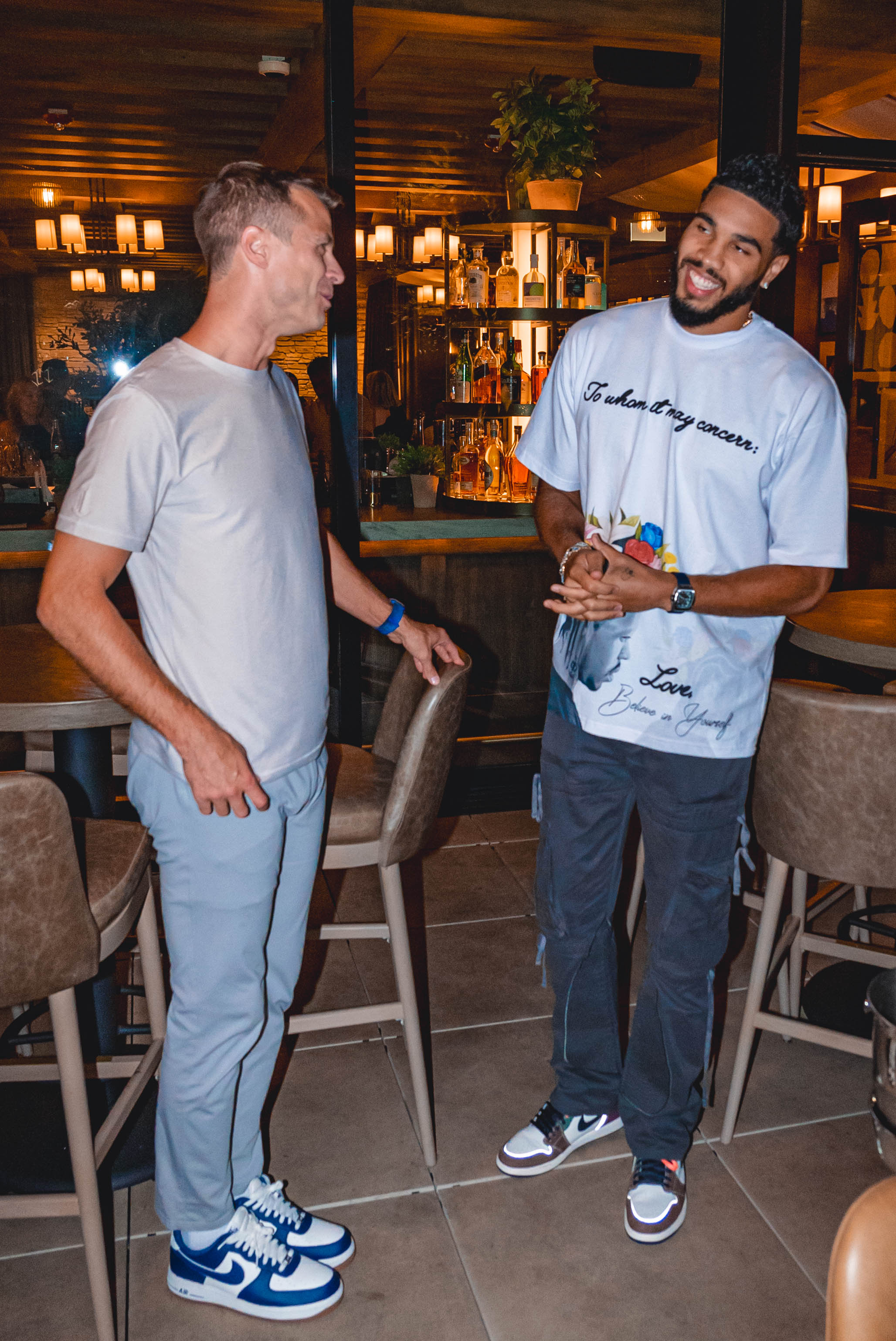 常回家看看塔图姆回到母校杜克大学与众人合影留念