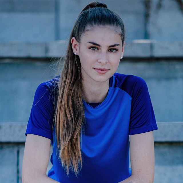 女足颜霸20岁德国边锋布兰德金发高马尾360无死角