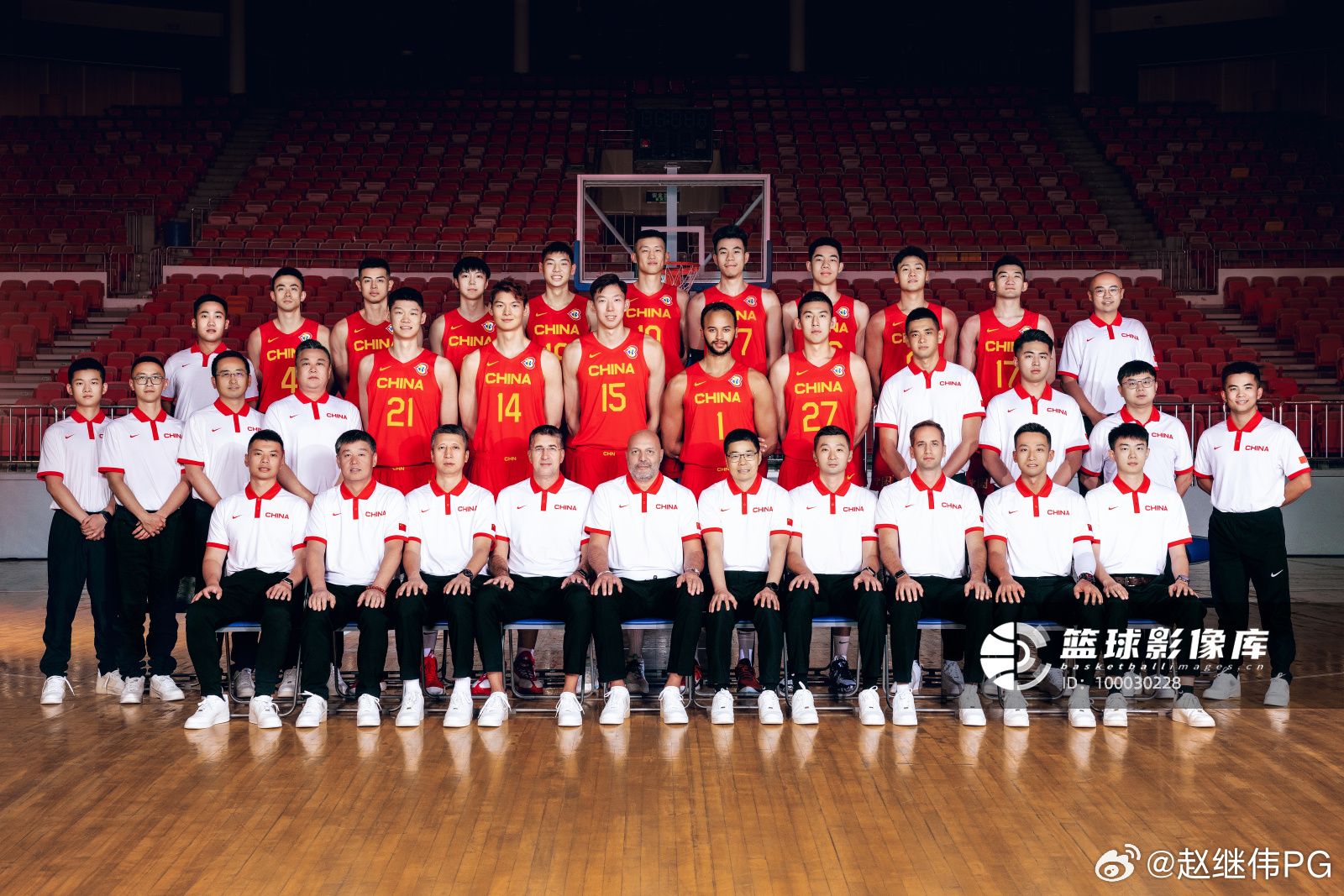 加油！赵继伟晒中国男篮大合照：cn
