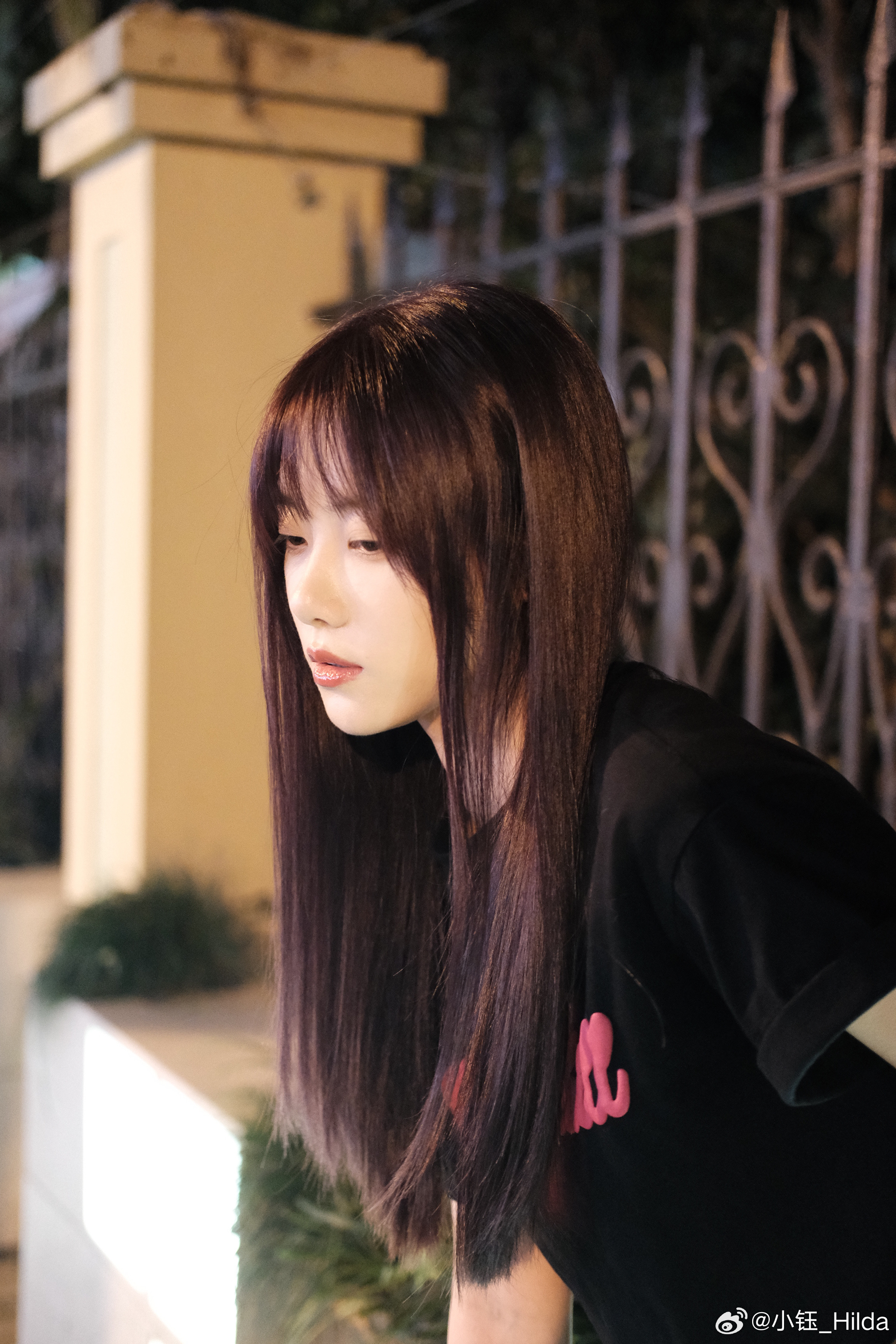 解说小钰晒照：妹妹说紫色很有韵味