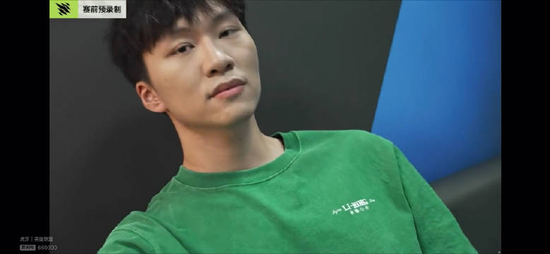 毛毛:乘风儿在拿到三冠之后他打野也爱健身打游戏也经常晕头转向