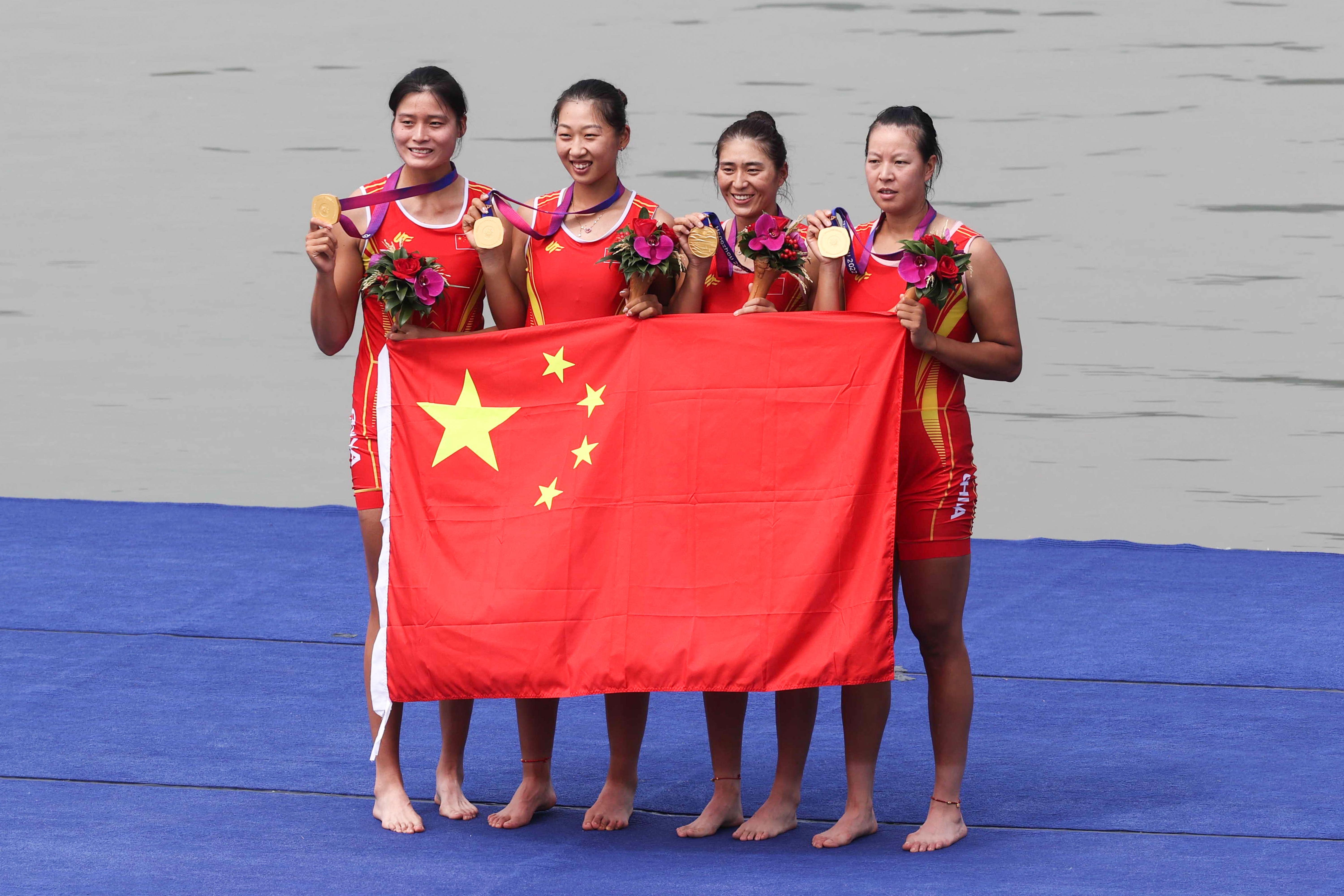 亚运会赛艇女子四人单桨无舵手决赛中国队夺得金牌！