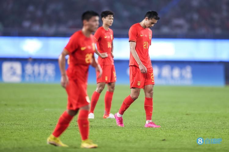 记者：卡塔尔平均年龄小2-3岁，中国男足亚运队正常发挥过关无虞