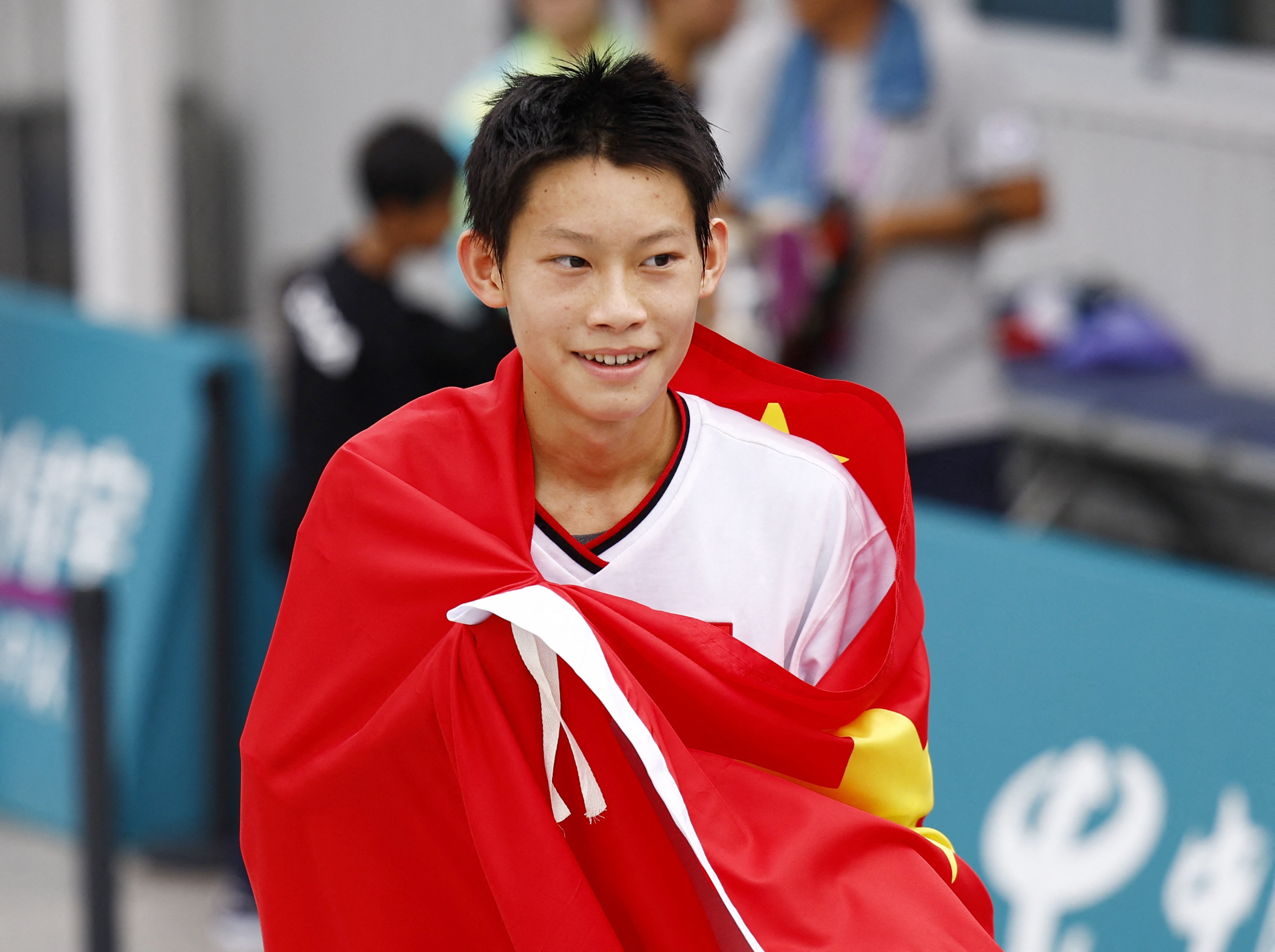亚运会滑板男子碗池决赛中国选手15岁小将陈烨夺得金牌！