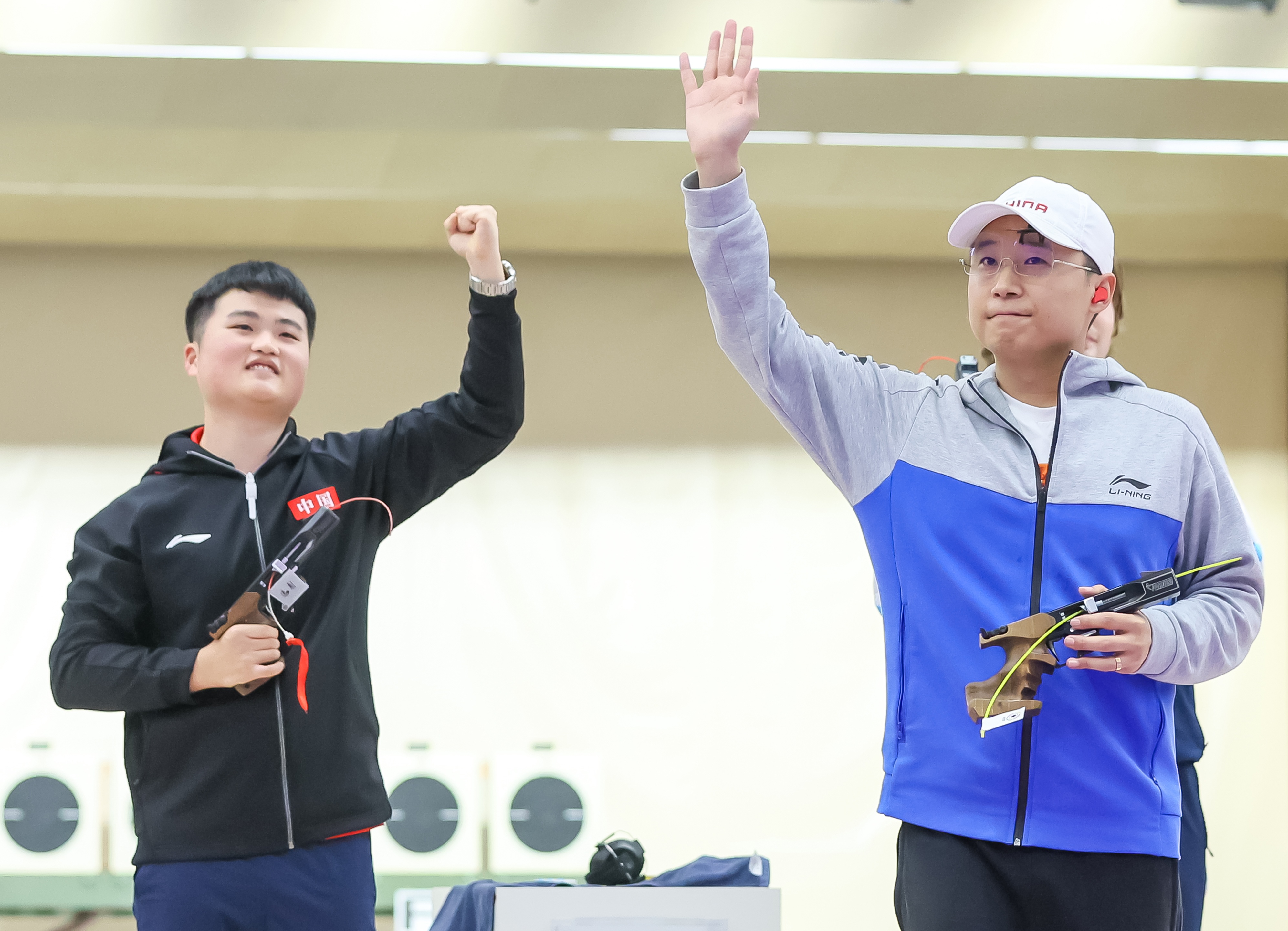 男子25米手枪速射：李越宏、刘杨攀包揽金银