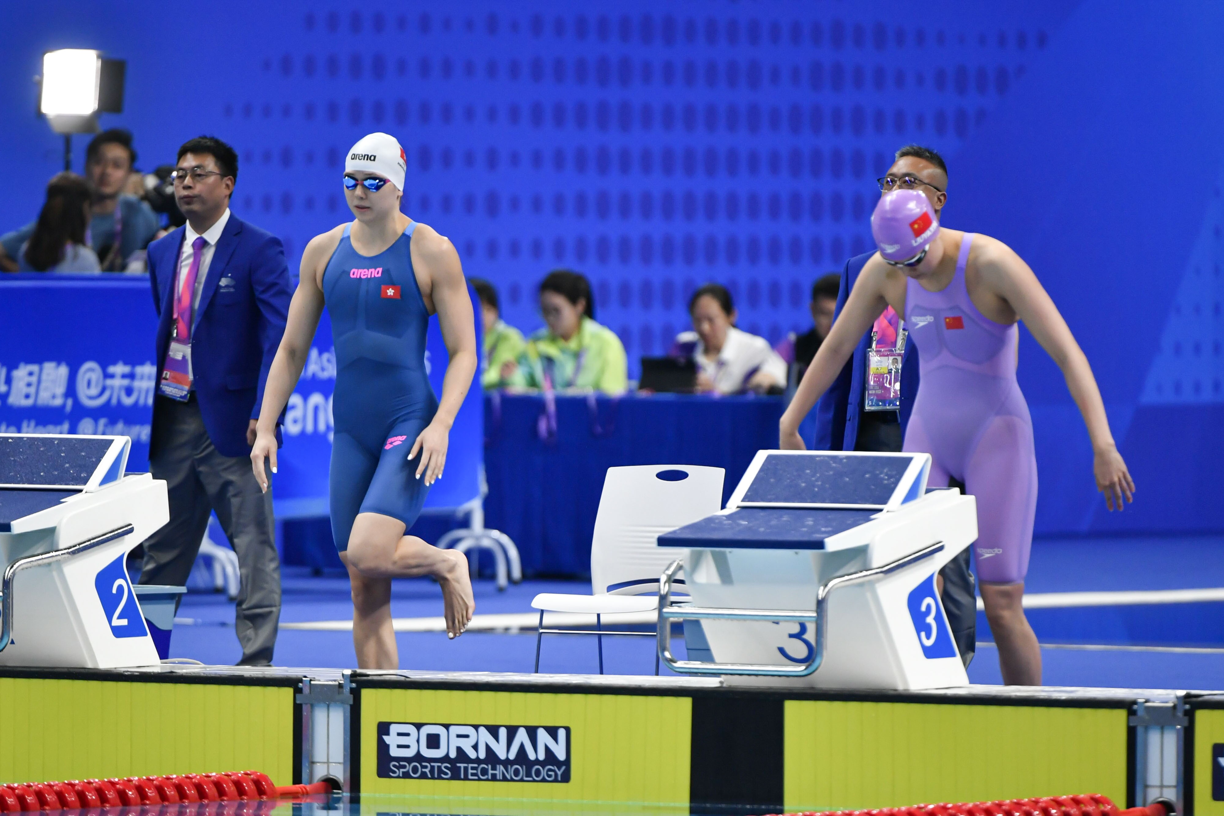 女子200米自由泳中国香港选手何诗蓓夺金李冰洁、柳雅欣分列二三